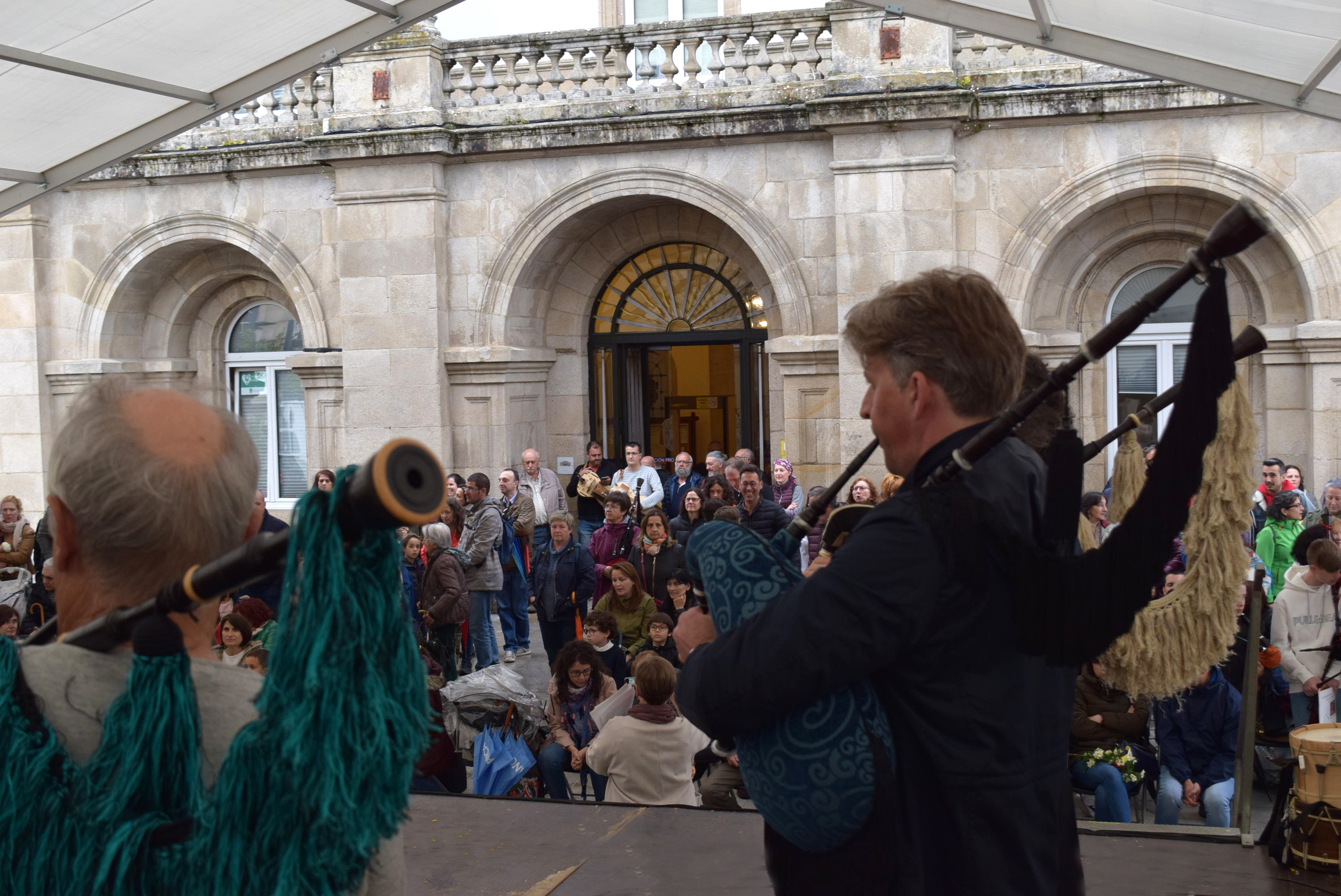 A música tradicional enche a praza de San Marcos na Semana das Letras Galegas da Deputación