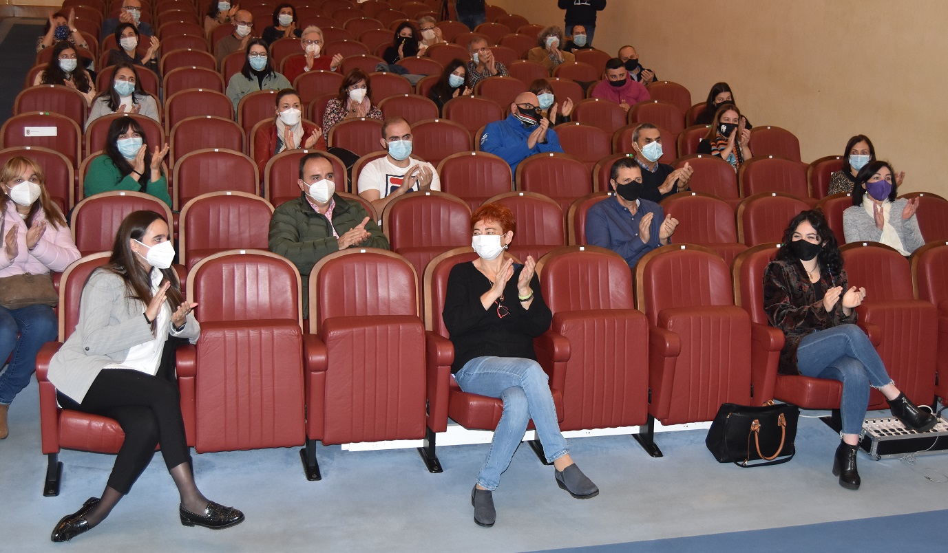Ainhoa Fernández, Maite Ferreiro e Andrea Valle na primeira fila durante o acto Ainhoa Fernández, Maite Ferreiro e Andrea Valle na primeira fila durante o acto